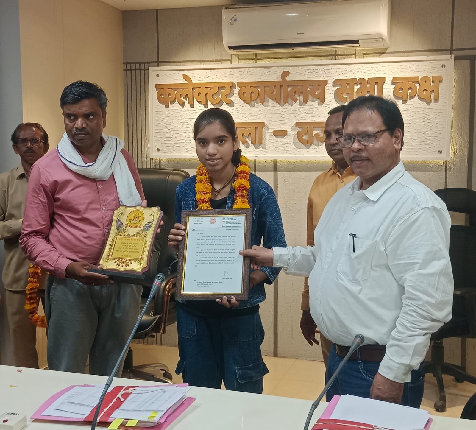 राजगढ़ःप्रदेश की प्रावीण्य सूची में स्थान पाने वाले जिले के छह विधार्थी सम्मानित