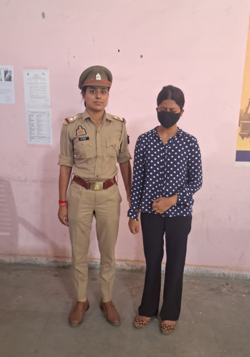 साज़िश रचकर तीन युवकों को दुष्कर्म के झूंठे मामले में फंसाने वाली गैंगेस्टर युवती गिरफ्तार