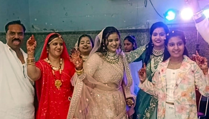 ब्लेक आउट के चलते विवाह वाले घरों में खुशियां बरकरार है, शादी के आयाेजन रात्रि की बजाय दिन में कर रहे