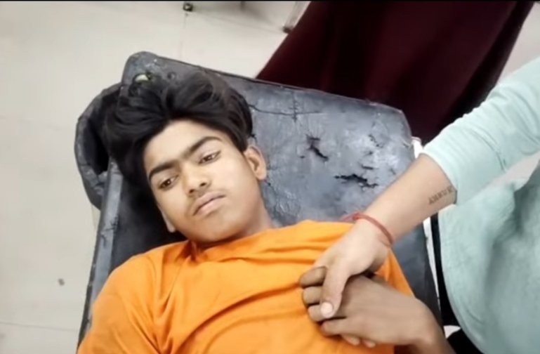 दो गुटों के झगड़े में युवक के पैर में लगी गोली ,गंभीर घायल