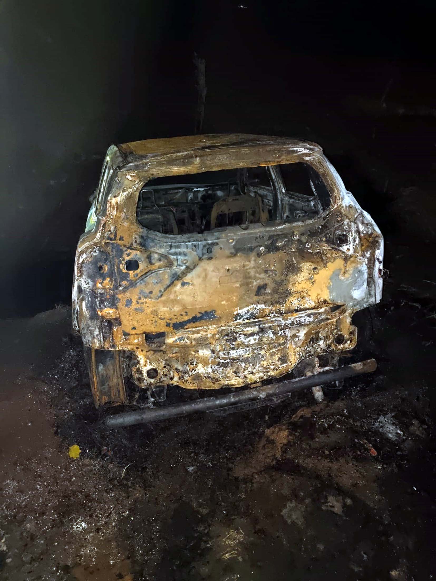 हिसार : चुनावी रंजिश में दो गुटों में हिंसक झड़प, चार घायल, सरपंच की कार जलाई