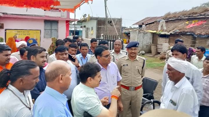 खरगोनः ग्राम पंचायत खेरदा में सरपंच पद के लिए पेपर लेस डमी निर्वाचन सम्पन्न