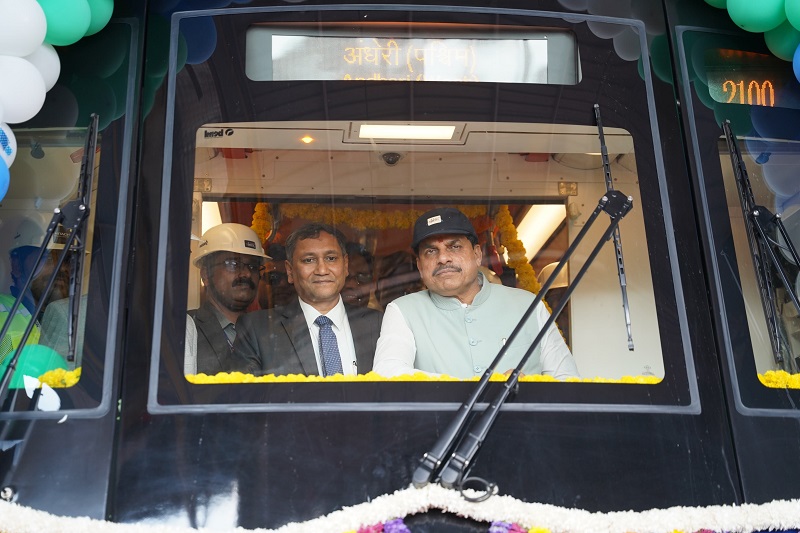 मुख्यमंत्री डॉ. मोहन यादव ने मेट्रो कार की टेस्ट राइड की