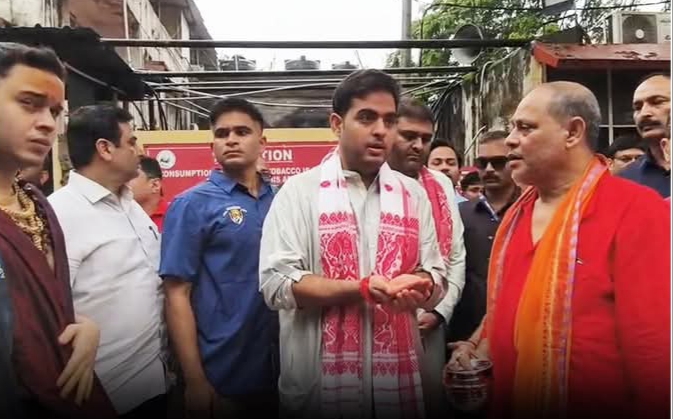 मां कामाख्या के दरबार में आकाश अंबानी ने की विशेष पूजा-अर्चना