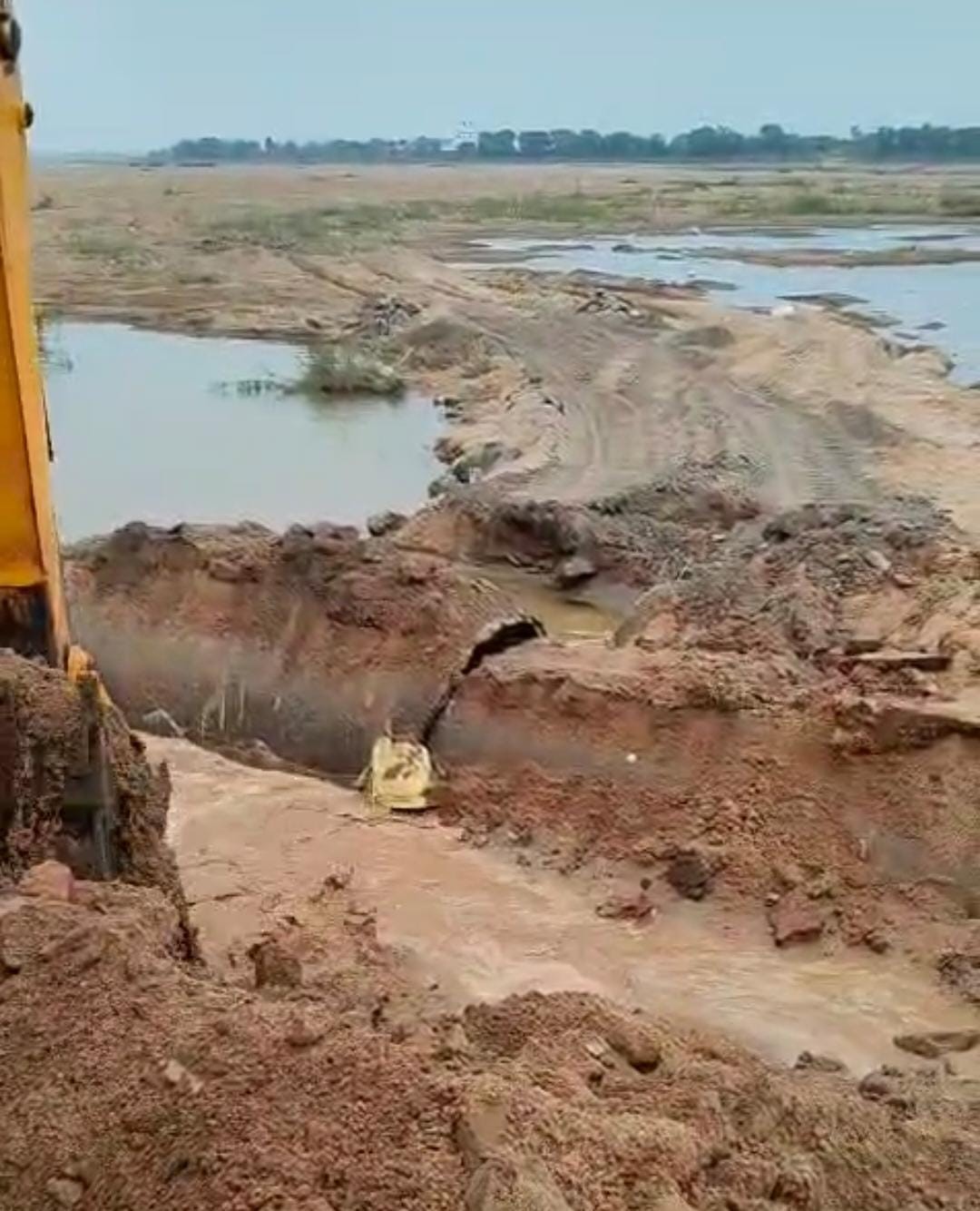 रेत का अवैध उत्खनन जारी, चैन माउंटेंन व जेसीबी की नहीं बनाई जाती जब्ती