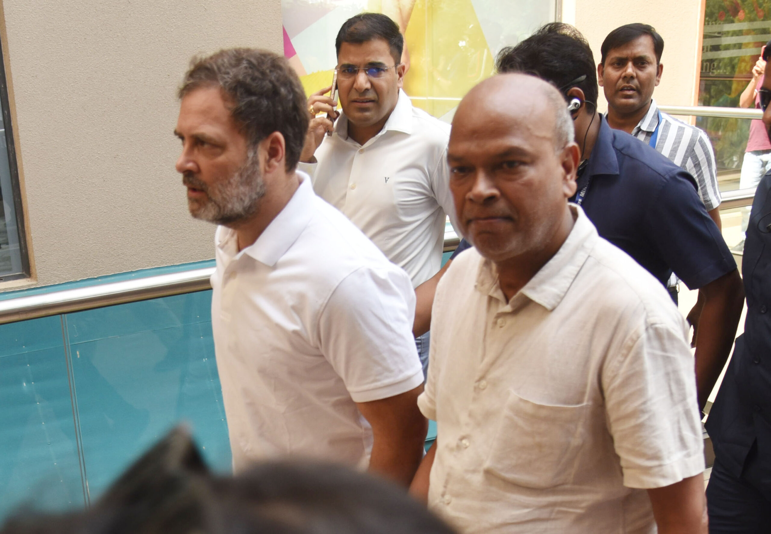 नेता प्रतिपक्ष लोकसभा राहुल गाँधी सिटी सेंटर के सिनेमा हॉल पहुंचे