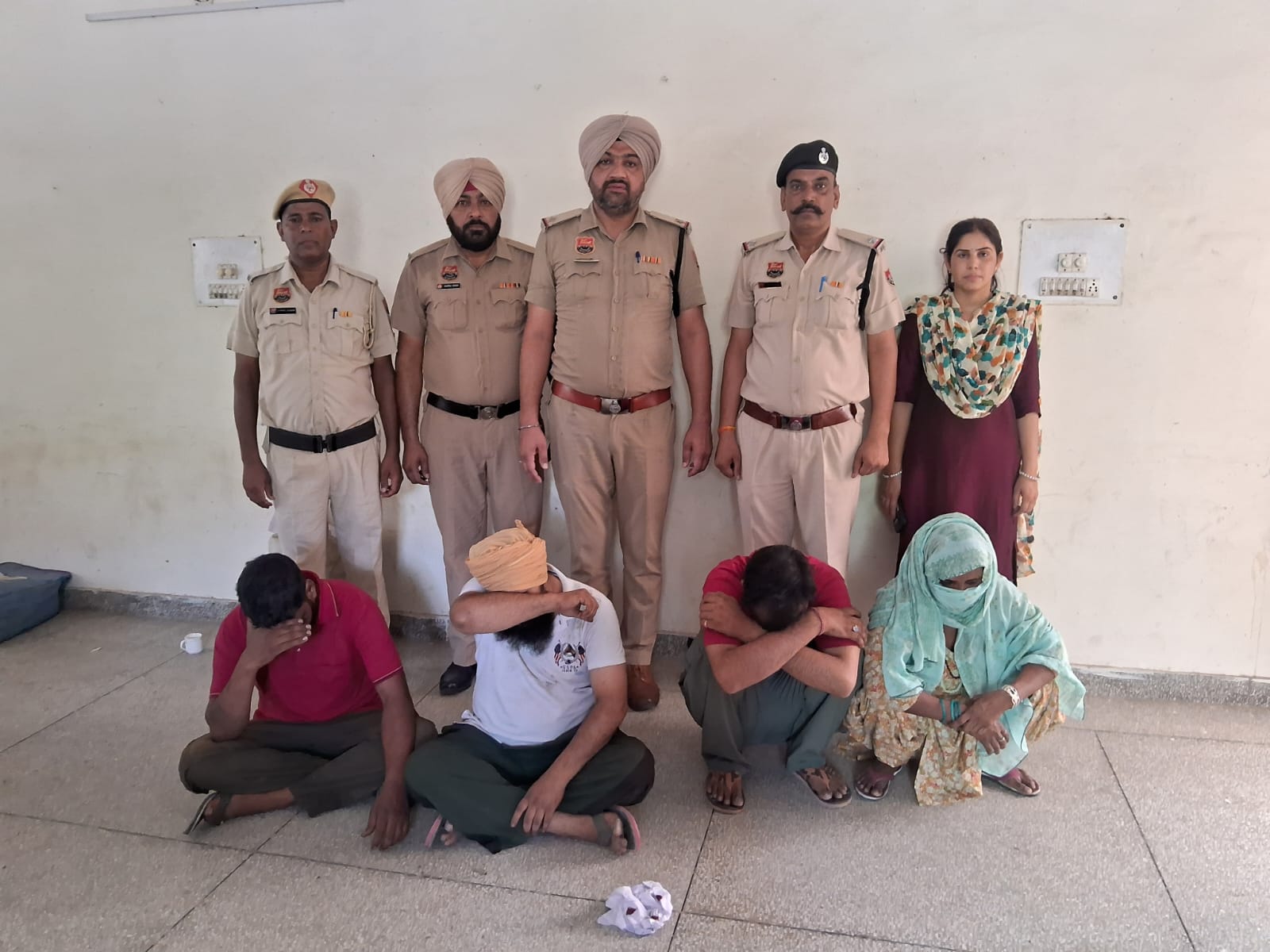 सिरसा: पुलिस ने पकड़ी लाखों की हेरोइन,महिला सहित चार गिरफ्तार