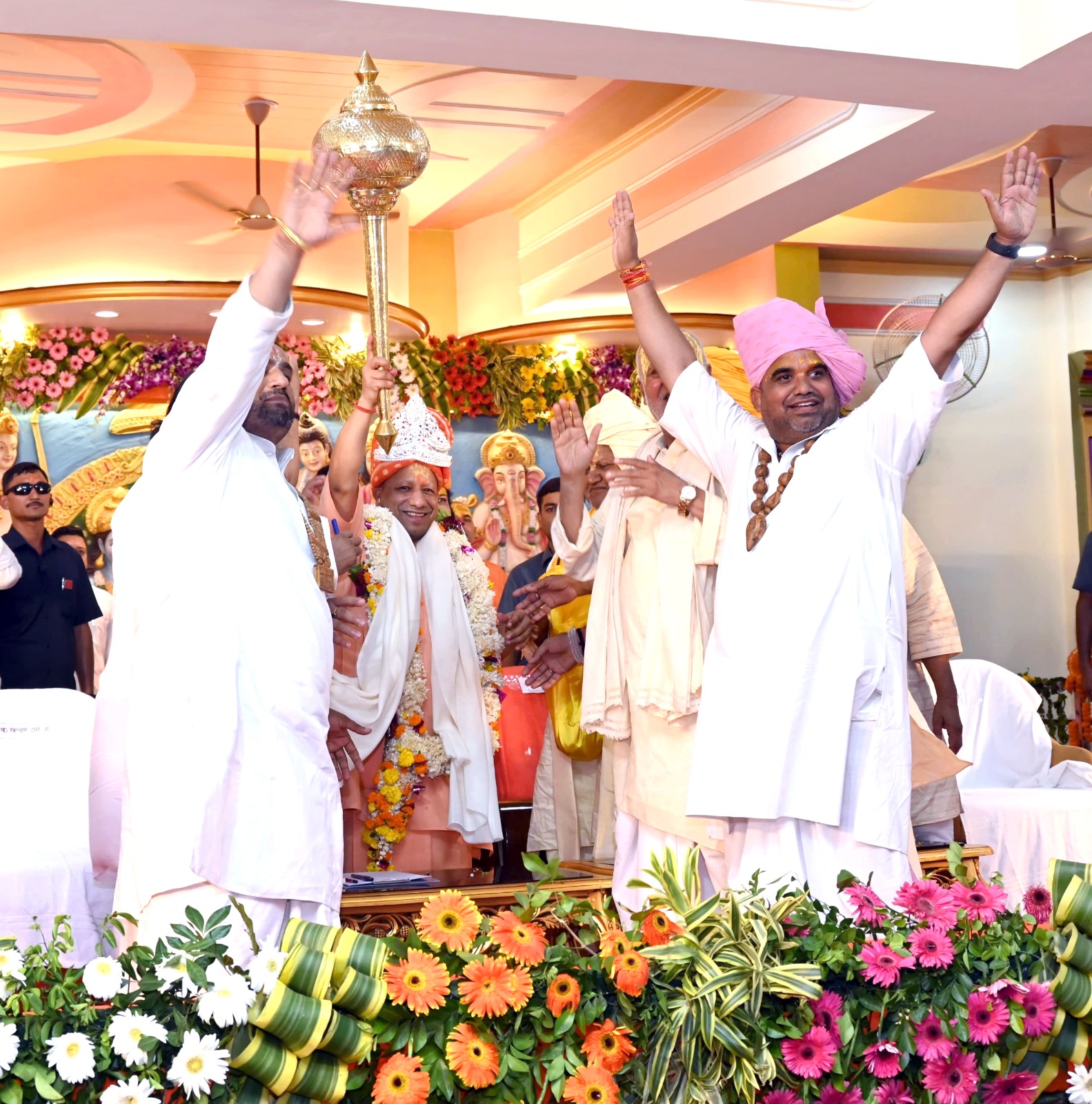 भक्ति, शक्ति, बुद्धि और युक्ति का संगम है हनुमानगढ़ी : योगी आदित्यनाथ भक्ति, शक्ति, बुद्धि और युक्ति का संगम है हनुमानगढ़ी : योगी आदित्यनाथ