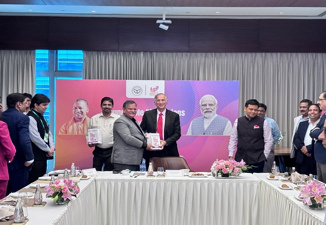 मुंबई राउंडटेबल मीटिंग में यूपी के लिए हज़ारों करोड़ के निवेश की घोषणाएं