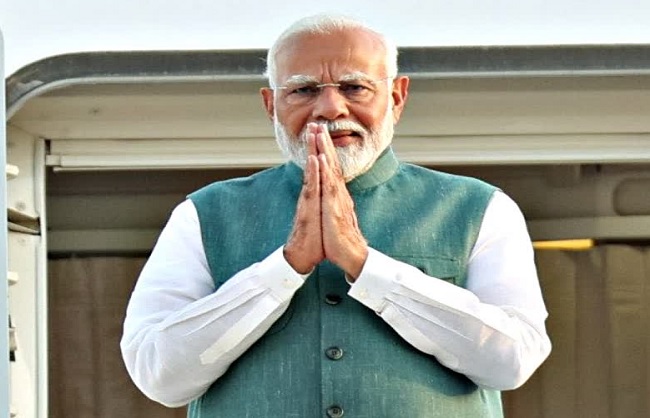 प्रधानमंत्री पहुंचे पटना, एयरपोर्ट से रोड शो के बाद भाजपा प्रदेश कार्यालय में करेंगे बैठक