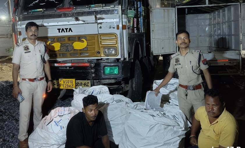भारी मात्रा में विदेशी सिगरेट बरामद दो गिरफ्तार भारी मात्रा में विदेशी सिगरेट बरामद दो गिरफ्तार