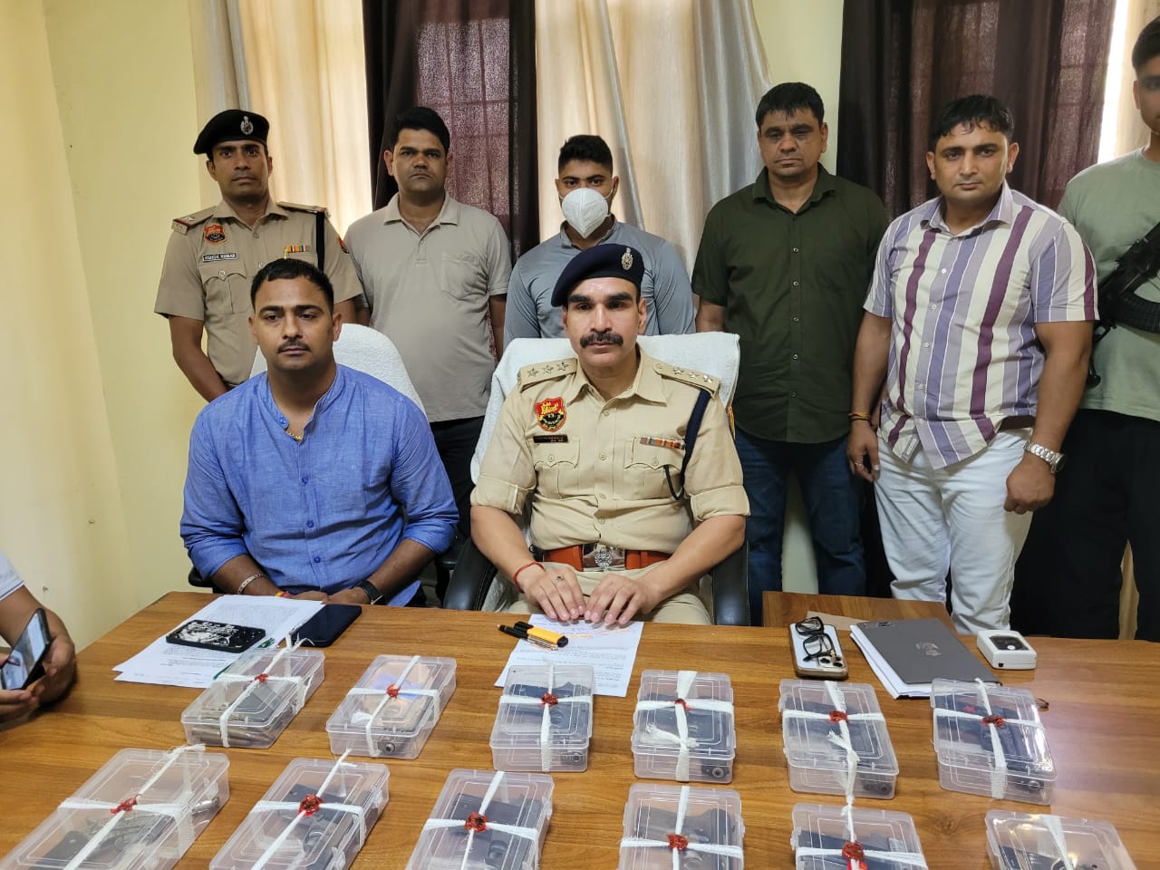 पलवल पुलिस ने भारी मात्रा में अवैध हथियार बरामद किए