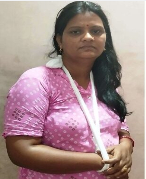 पूर्व नौसैनिक की पत्नी से छिनतई, हुई घायल