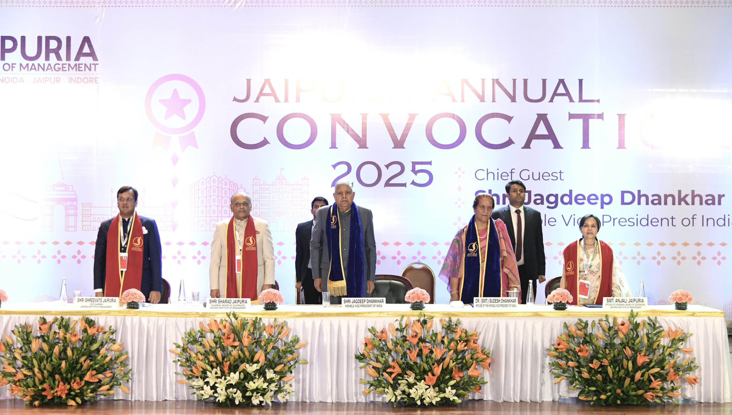 भारत मंडपम नई दिल्ली में आयोजित जयपुरिया इंस्टीट्यूट ऑफ मैनेजमेंट के वार्षिक दीक्षांत समारोह को संबोधित करते उपराष्ट्रपति जगदीप धनखड़।