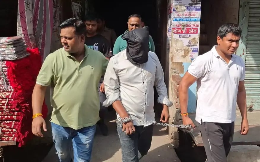 (रिपीट) पाकिस्तानी जासूस नाेमान इलाही के कैराना वाले घर से मिले संदिग्ध दस्तावेज