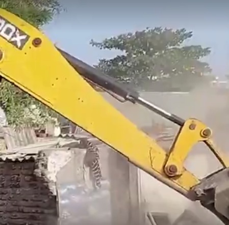राजकोट में 38 आरोपितों के घर-दुकानों पर चला बुलडोजर