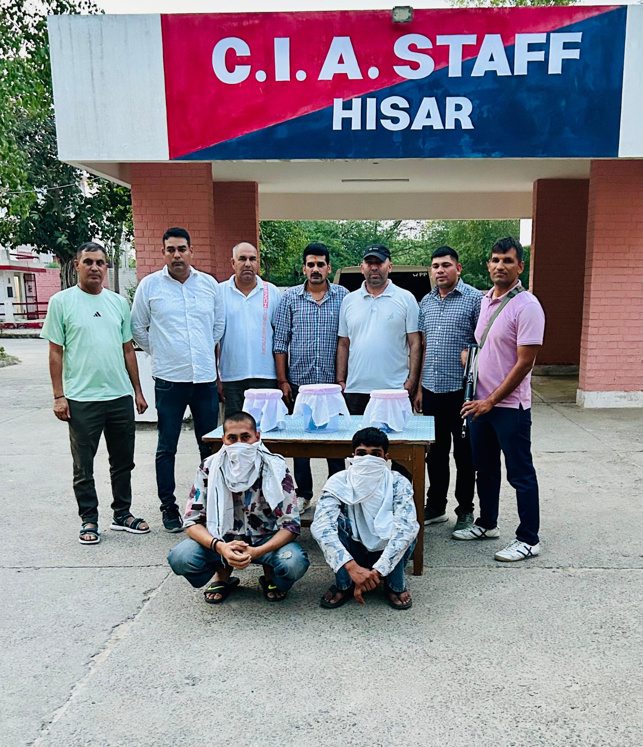 हिसार : क्रेटा गाड़ी छीनने के दो आरोपी अवैध हथियारों सहित धरे गए