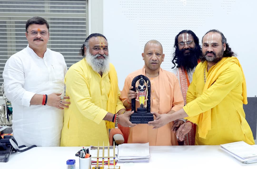 संतों के साथ महापौर ने मुख्यमंत्री याेगी से की मुलाकात