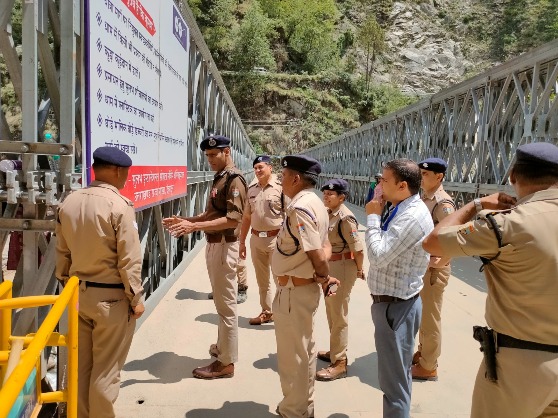 केदारनाथ यात्रा व्यवस्था काे जायजा लेते एडीजी मुरुगेशन। केदारनाथ यात्रा व्यवस्था काे जायजा लेते एडीजी मुरुगेशन।