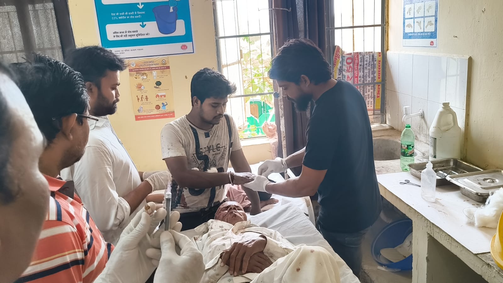 ऑटो-बाइक भिड़ंत में दाे बच्चाें समेत छह घायल