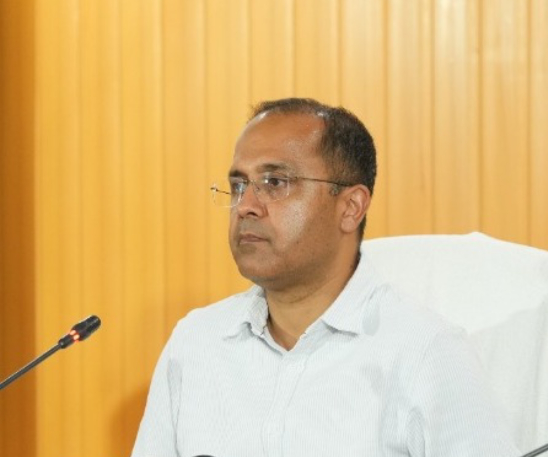 सचिव शैलेश बगोली कैबिनेट ब्रीफिंग करते हुए। सचिव शैलेश बगोली कैबिनेट ब्रीफिंग करते हुए।