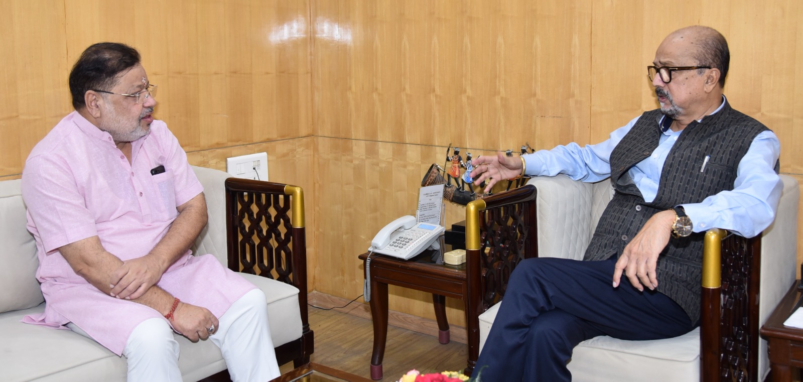रायपुर : राज्यपाल डेका से विधायक सुनील सोनी ने सौजन्य भेंट की