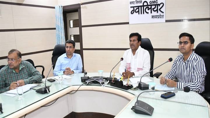ग्वालियर को हरा-भरा एवं प्रदूषण मुक्त बनाने के लिये बनाएं विस्तृत कार्ययोजनाः सांसद कुशवाह
