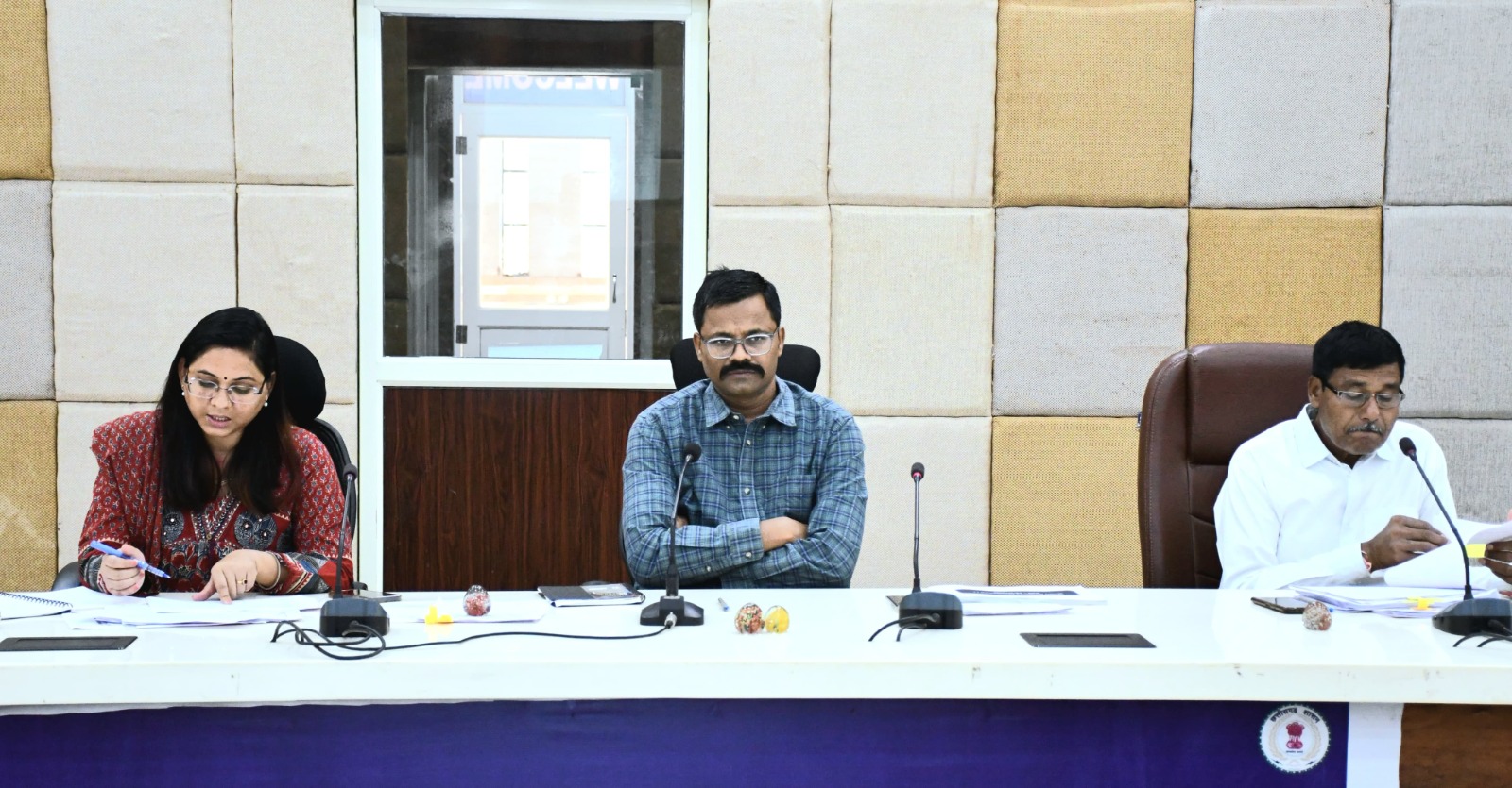 बलरामपुर : अवैध खनन वाले क्षेत्रों में नियमित निगरानी के साथ औचक निरीक्षण करें : कलेक्टर