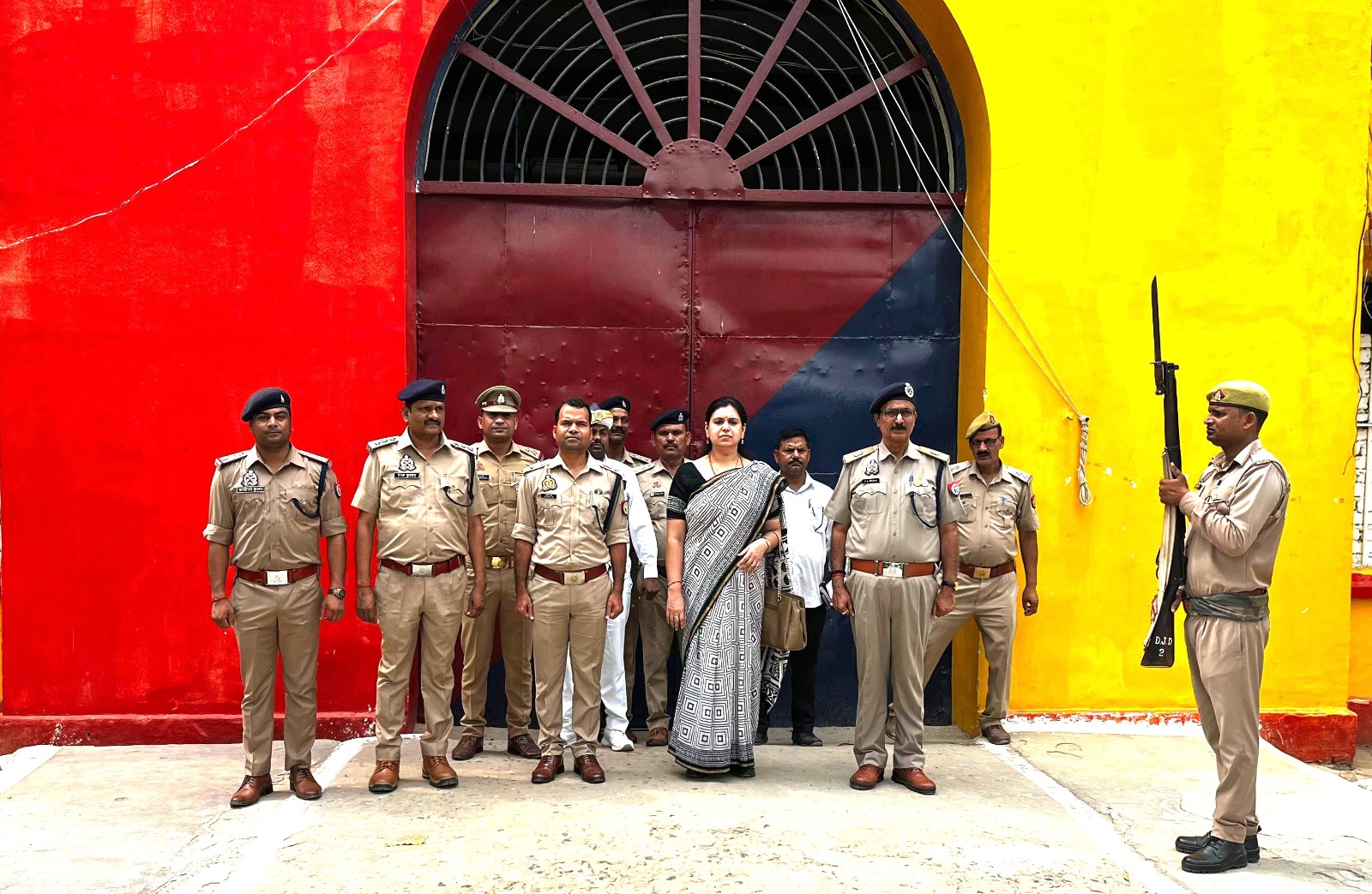 जिलाधिकारी और पुलिस अधीक्षक ने किया जिला कारागार का निरीक्षण