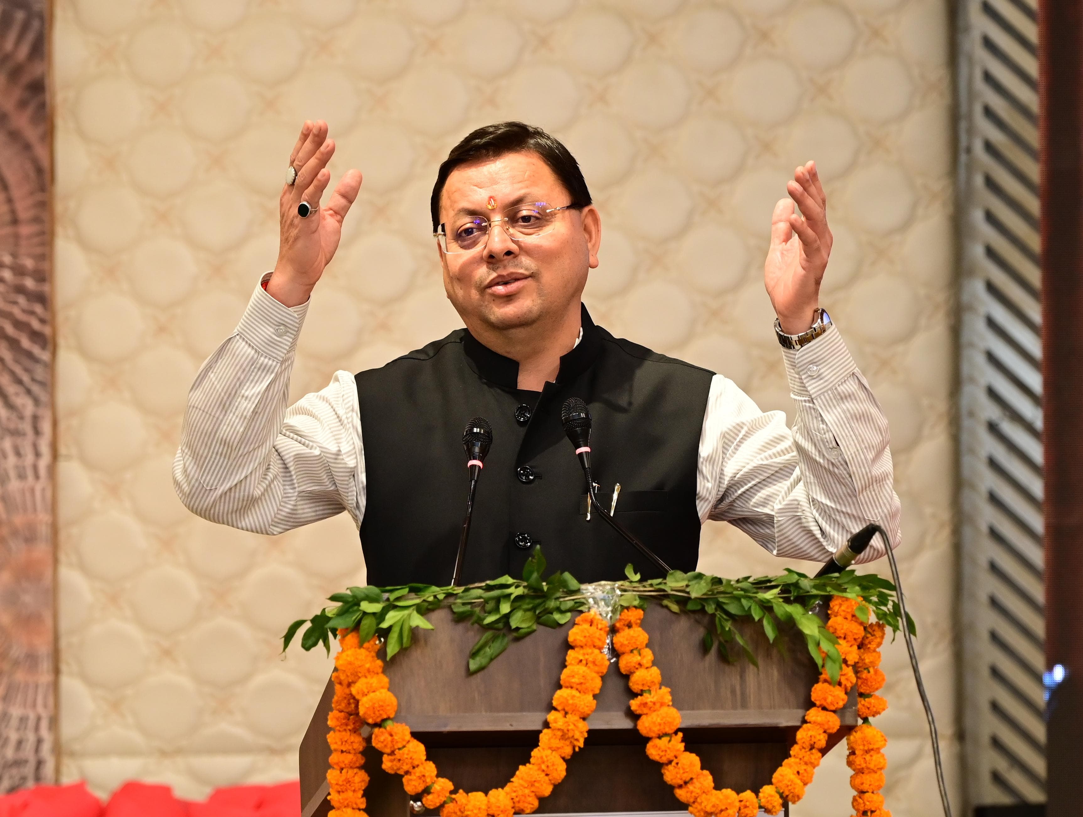 कार्यशाला काे संबाेधित करते हुए मुख्यमंत्री पुष्कर सिंह धामी कार्यशाला काे संबाेधित करते हुए मुख्यमंत्री पुष्कर सिंह धामी