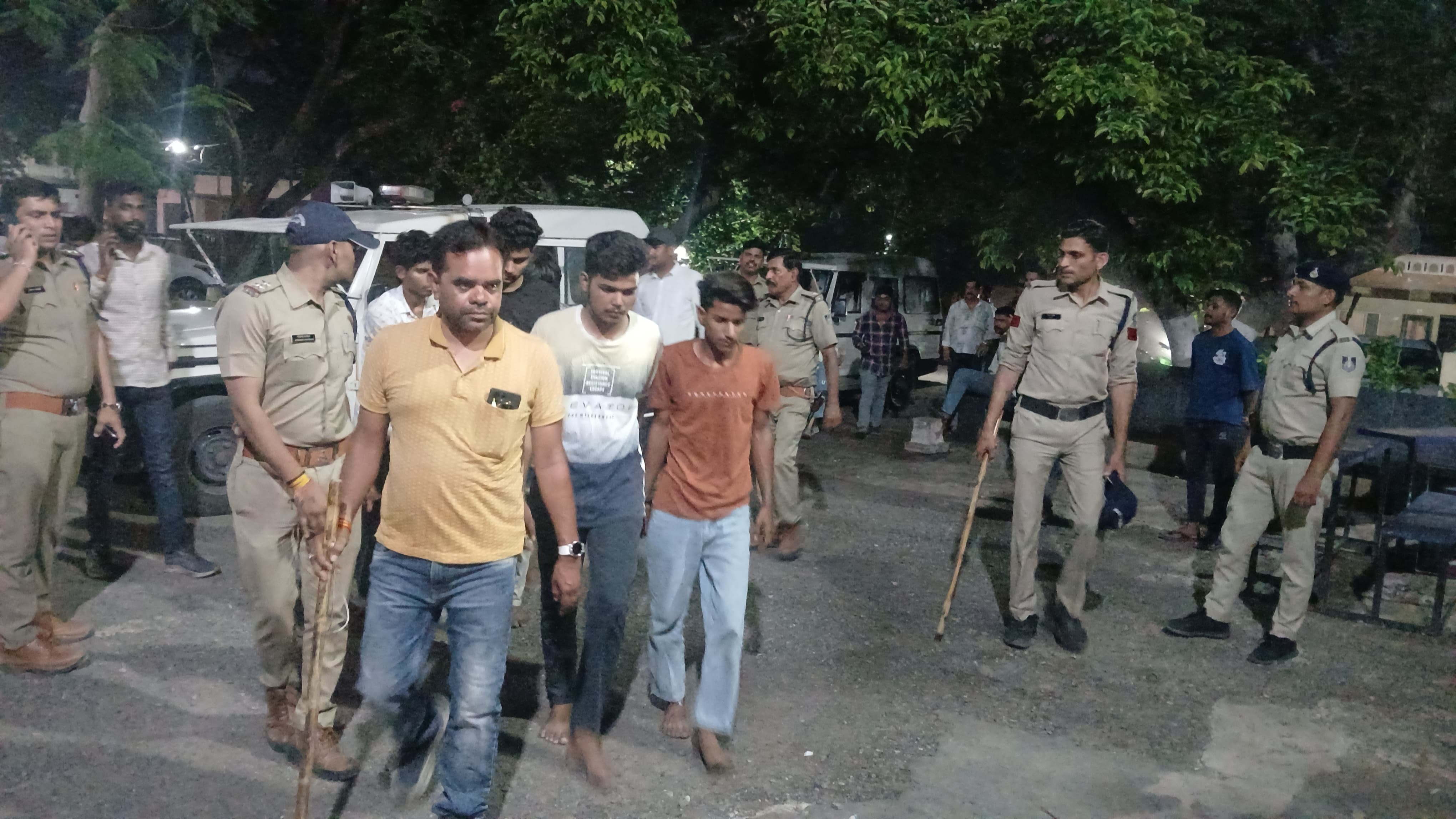 फोटो आरोपी का जुलूस