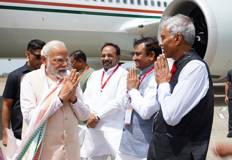 भोपाल के राजाभोज विमानतल पर प्रधानमंत्री का स्वागत भोपाल के राजाभोज विमानतल पर प्रधानमंत्री का स्वागत
