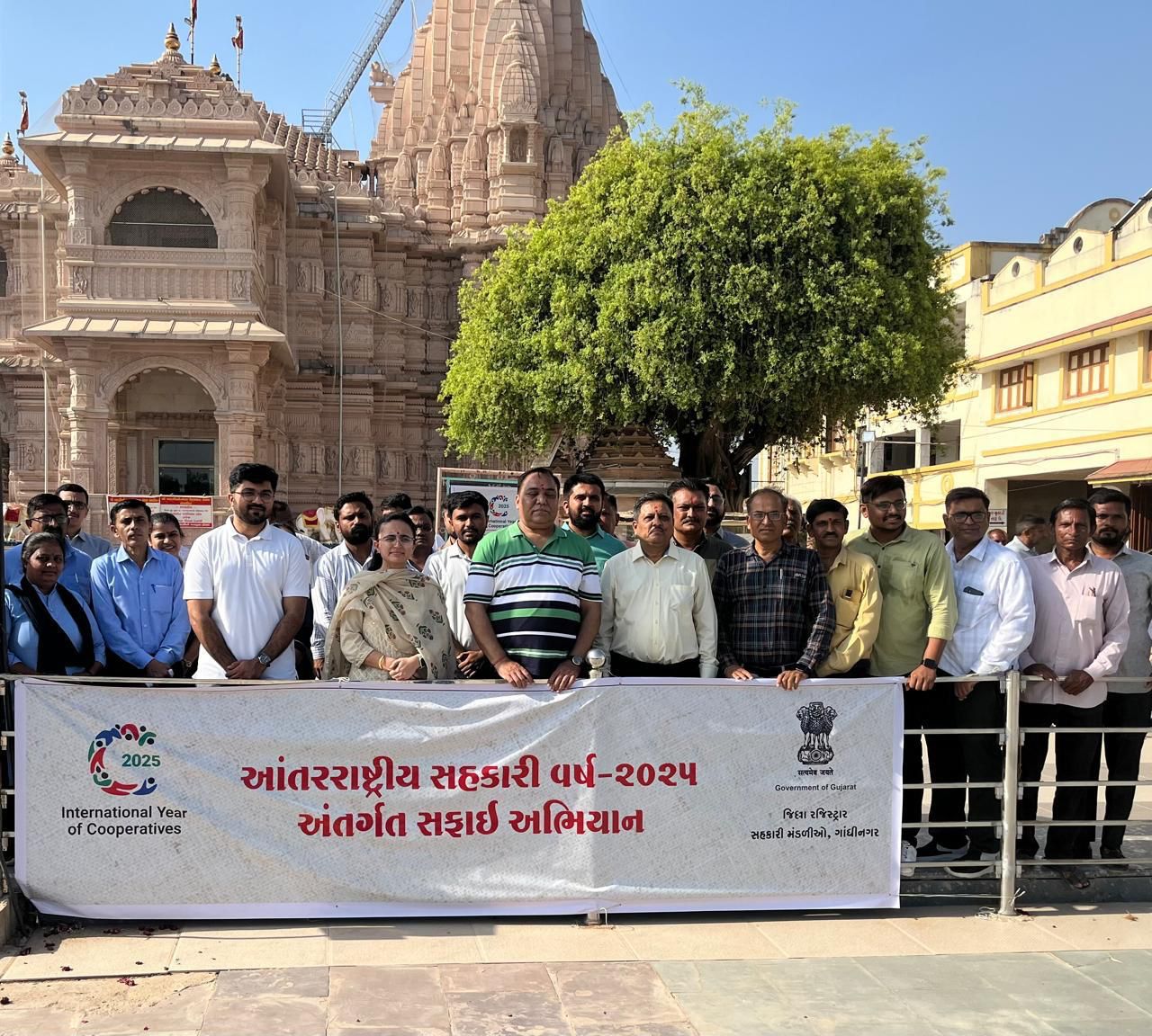 गुजरात के 13,000 गांवों के 25 हजार धार्मिक स्थलों पर चली स्वच्छता गतिविधियां