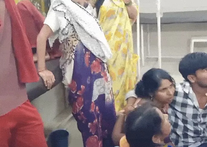 मप्र के दमाेह में पिता ने तीन बेटियों के साथ खाया जहर, चाराें की माैत