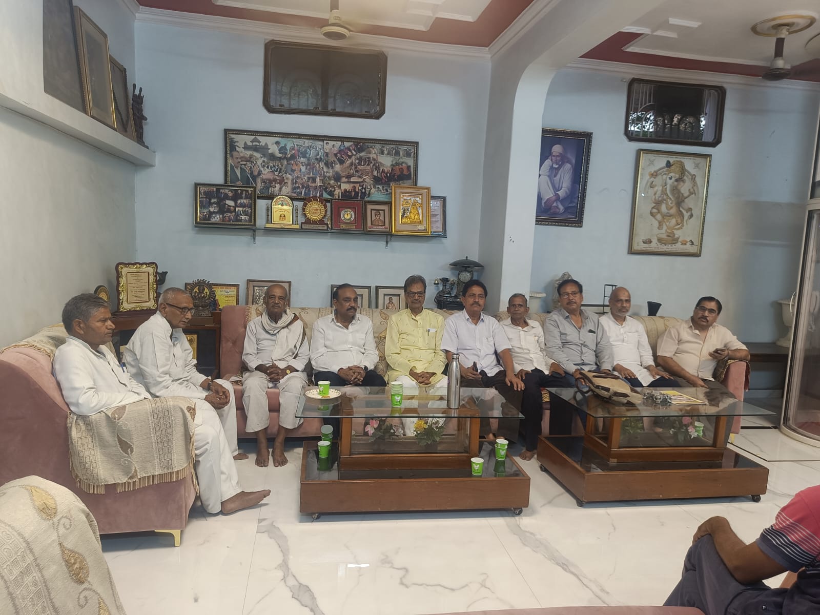 मुंशी प्रेमचंद विरासत बचाओ समिति स्मारक के भूखंडों को मुक्त कराने के लिए कमिश्नर से मिलेगी