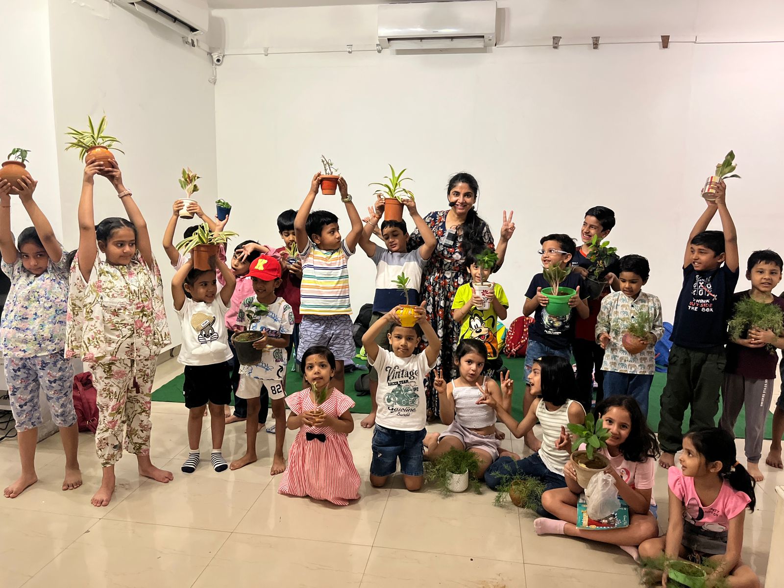 जवाहर कला केंद्र :जूनियर समर कैंप में बच्चों ने पौधारोपण कर दिया पर्यावरण संरक्षण का संदेश
