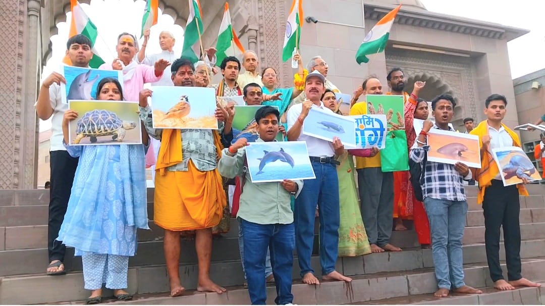 वनों की अंधाधुंध कटाई और प्रदूषण जैव विविधता के लिए गंभीर खतरा