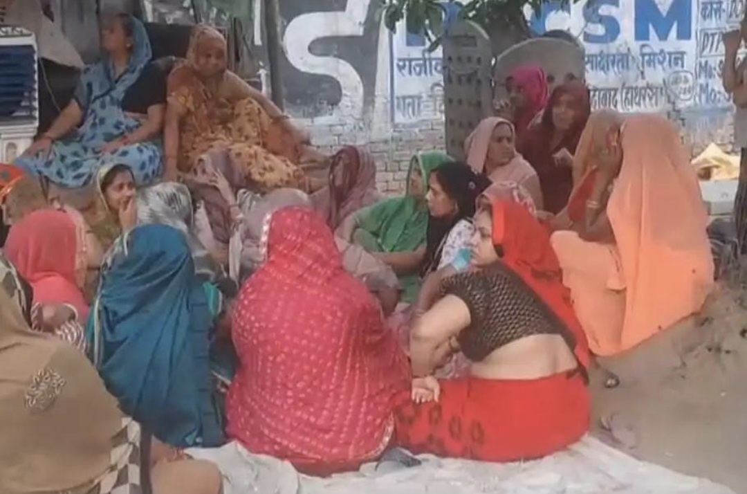 रेलिंग और पत्थर के बीच फंसकर बच्चे की मौत
