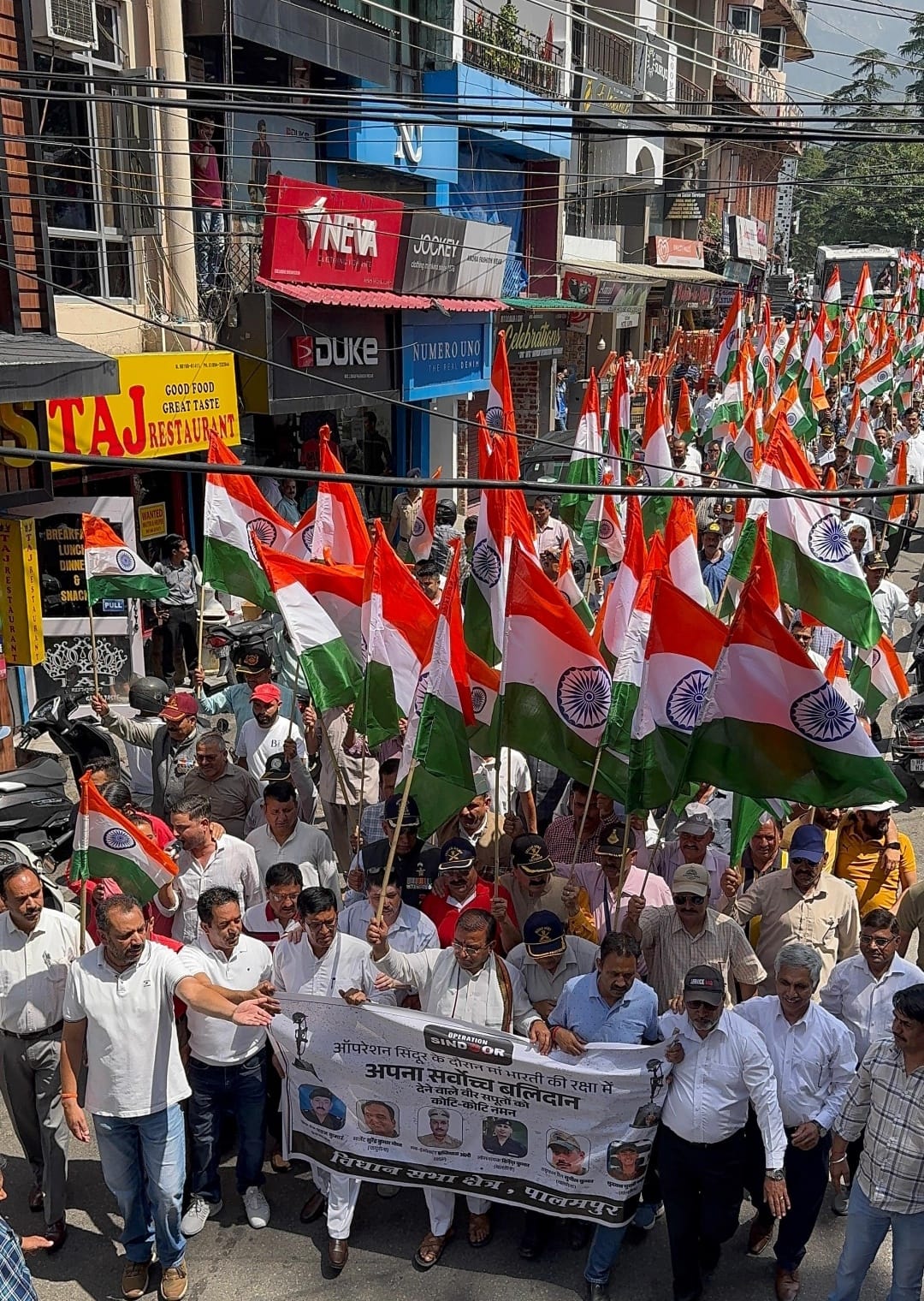 भारतीय सेना के शौर्य की याद में पालमपुर में निकली तिरंगा यात्रा