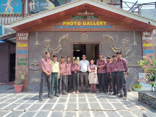 ननावां पाठशाला के विद्यार्थी बने हिमाचल दर्शन फोटो गैलरी बिंदरावणी के अंतिम दर्शक