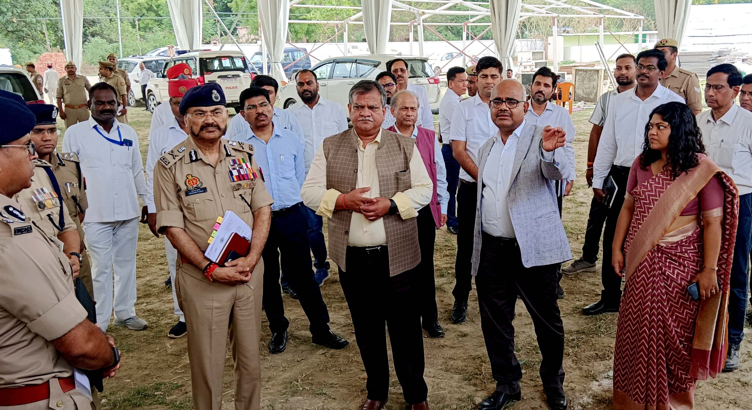 कानपुर में मुख्य सचिव उत्तर प्रदेश शासन मनोज कुमार सिंह एवं डायरेक्टर जनरल ऑफ पुलिस प्रशांत कुमार द्वारा पीएम की सभा स्थल का निरीक्षण किया गया का छायाचित्र