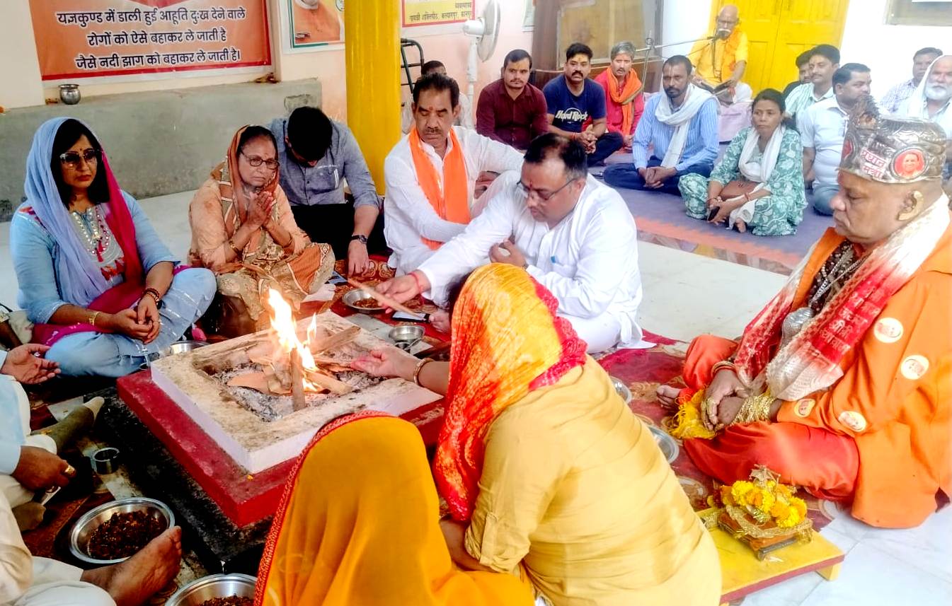 कानपुर में भारतीय जनता पार्टी उत्तर के द्वारा शहीद सैनिकों की आत्मा की शांति हेतु गायत्री महायज्ञ व हवन का छायाचित्र