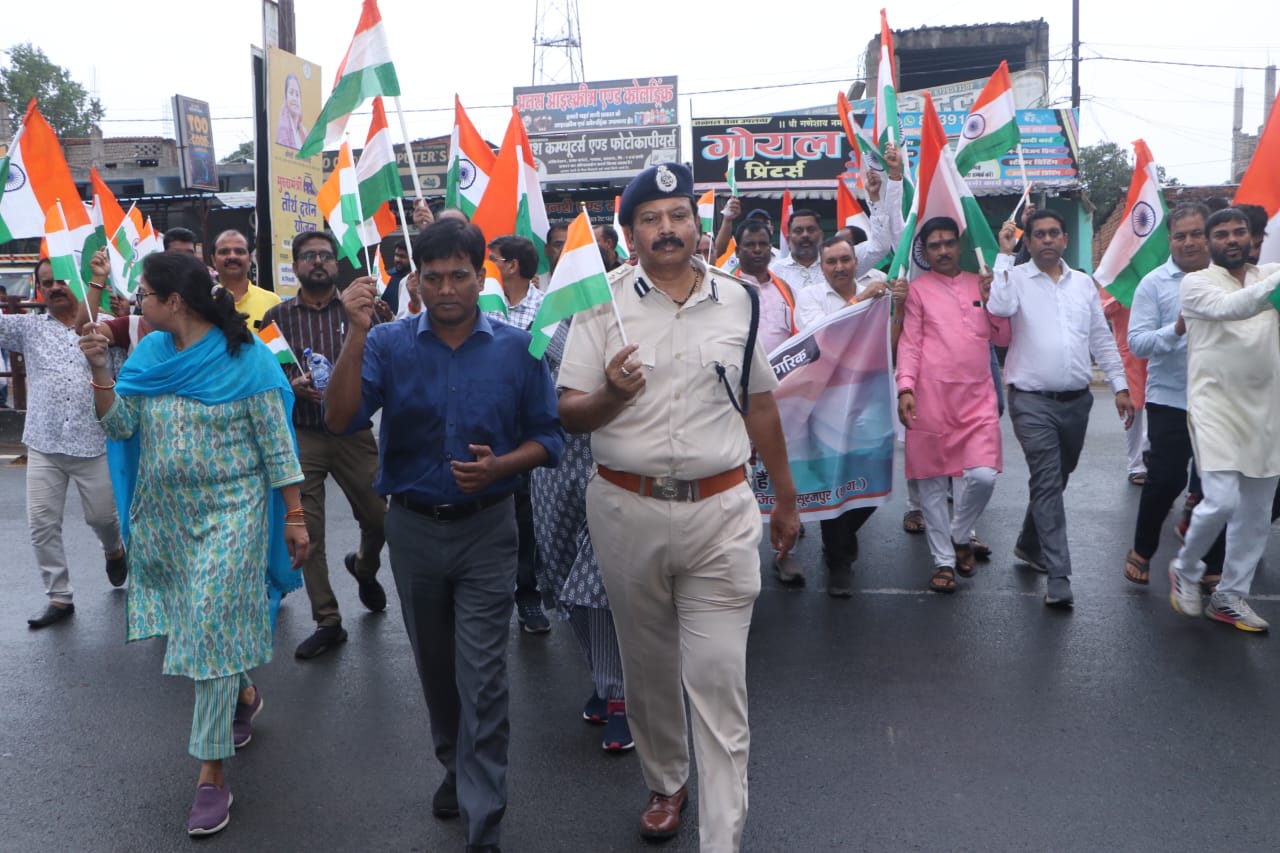 सूरजपुर में निकाली गयी तिरंगा यात्रा, भारत माता की जय से गूंजा शहर