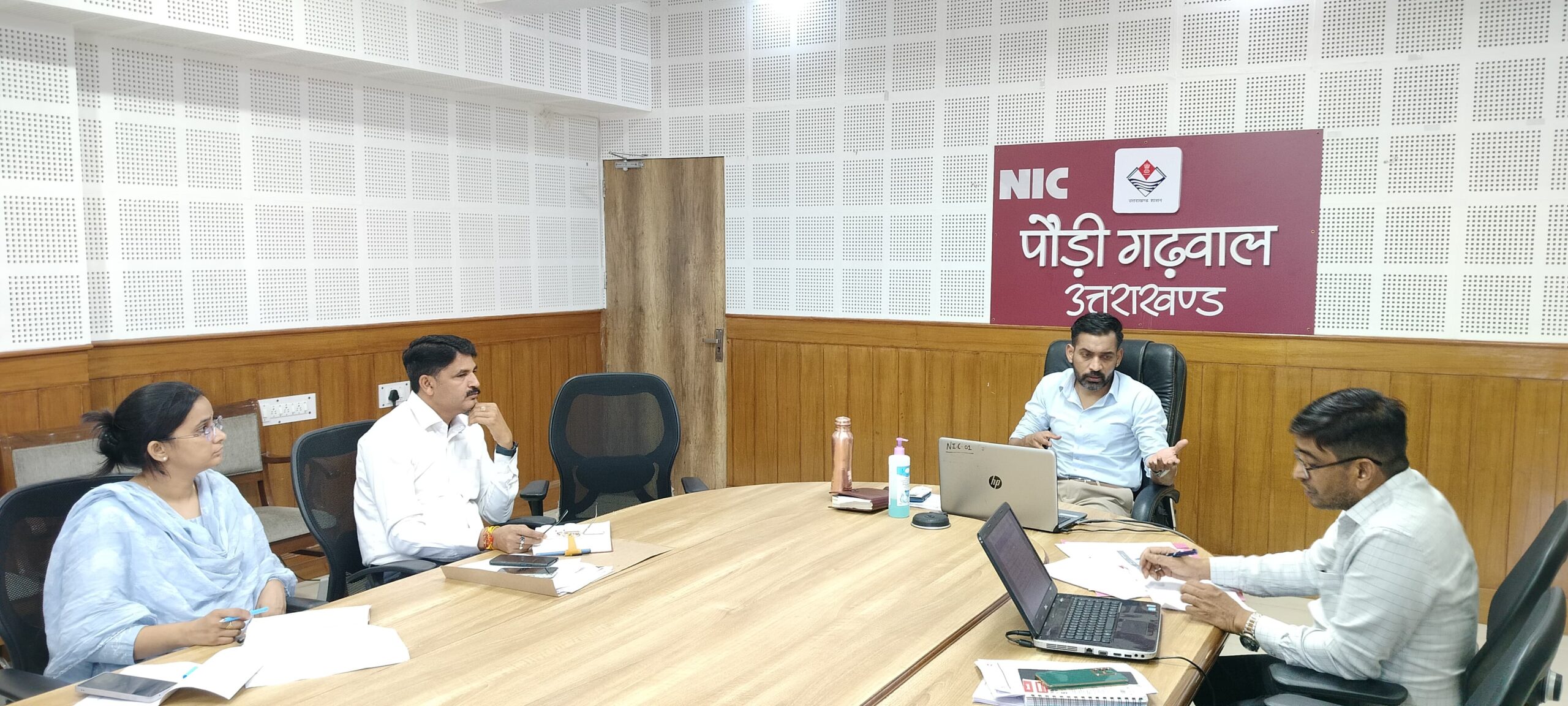 निजी वाहनों में सवारियां लाने-जाने पर होगी कार्रवाई : डीएम