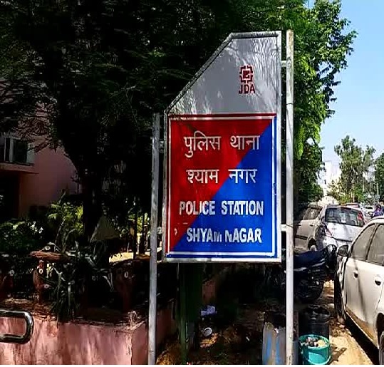 ज्वेलरी खरीदने के बहाने दो महिलाओं ने दुकानदार को लगाया 96 हजार 500 का चूना