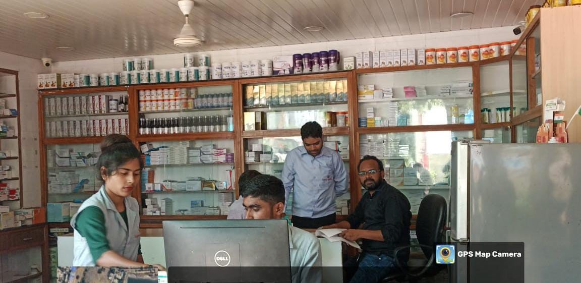 31 मेडिकल स्टोर्स में दबिश, चार दवाओं का नमूना जांच के लिए भेजा गया रायपुर