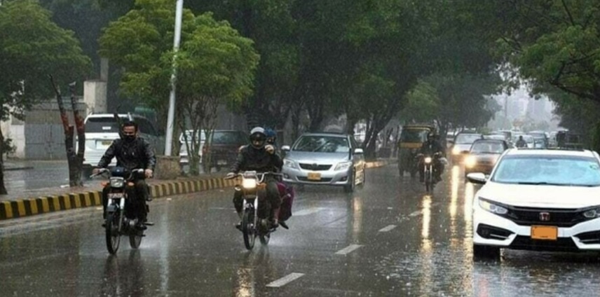 पाकिस्तान के कई शहरों में बरसात, नदियां उफान पर, बिजली आपूर्ति ठप
