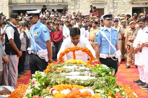 डोटासरा और जूली ने उठाई लोकसभा विशेष सत्र बुलाने की मांग