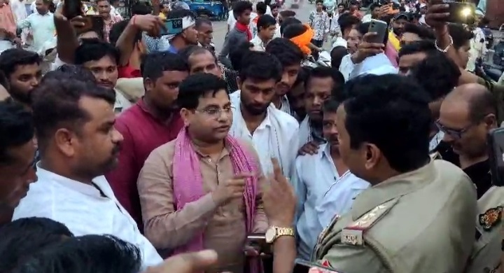 सपा नेता समेत 56 लोगों के खिलाफ दर्ज हुआ मुकदमा