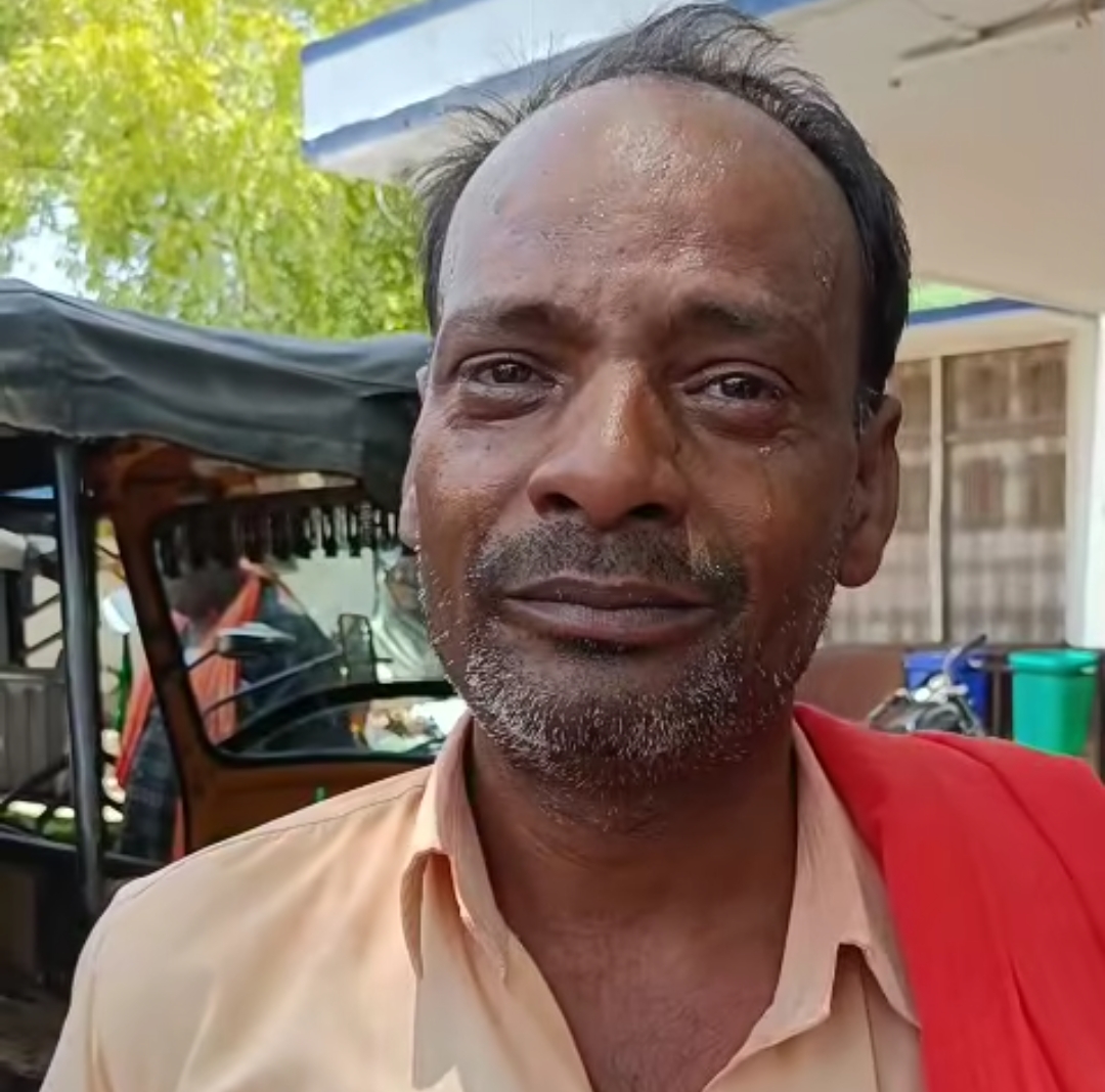शिवपुरी के जिला अस्पताल में डाक्टर अटेंडर को पीटा, प्रसूता के अटेंडर को मारे चांटे, सुरक्षा गार्ड से जूतों से पिटवाया